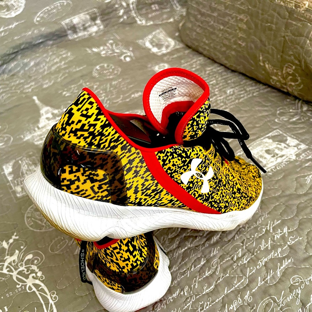 UA UNDER ARMOUR CHEETAH RUN TRAINERS SZ 11.5